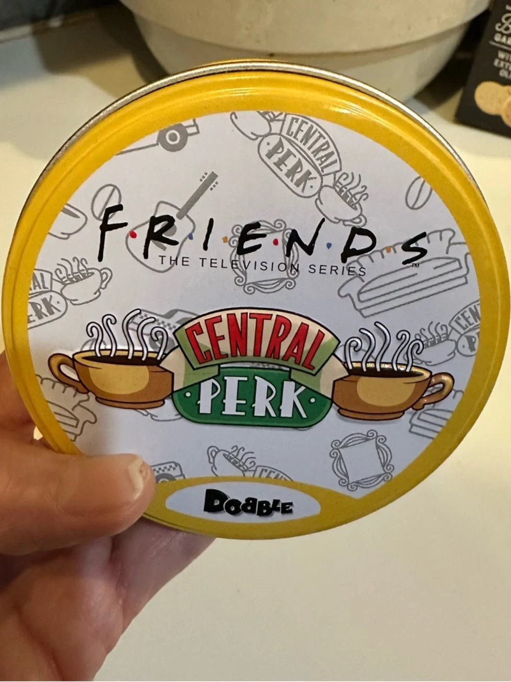 DOBBLE SPOT IT FRIENDS CENTRAL PERK TIN MATCHING CARD GAME TRAVEL LEARNING EDUCA